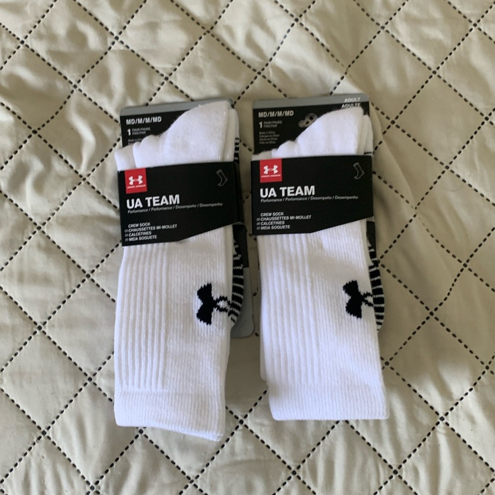 2pairs Under Armour socks, size Medium.Brand new.